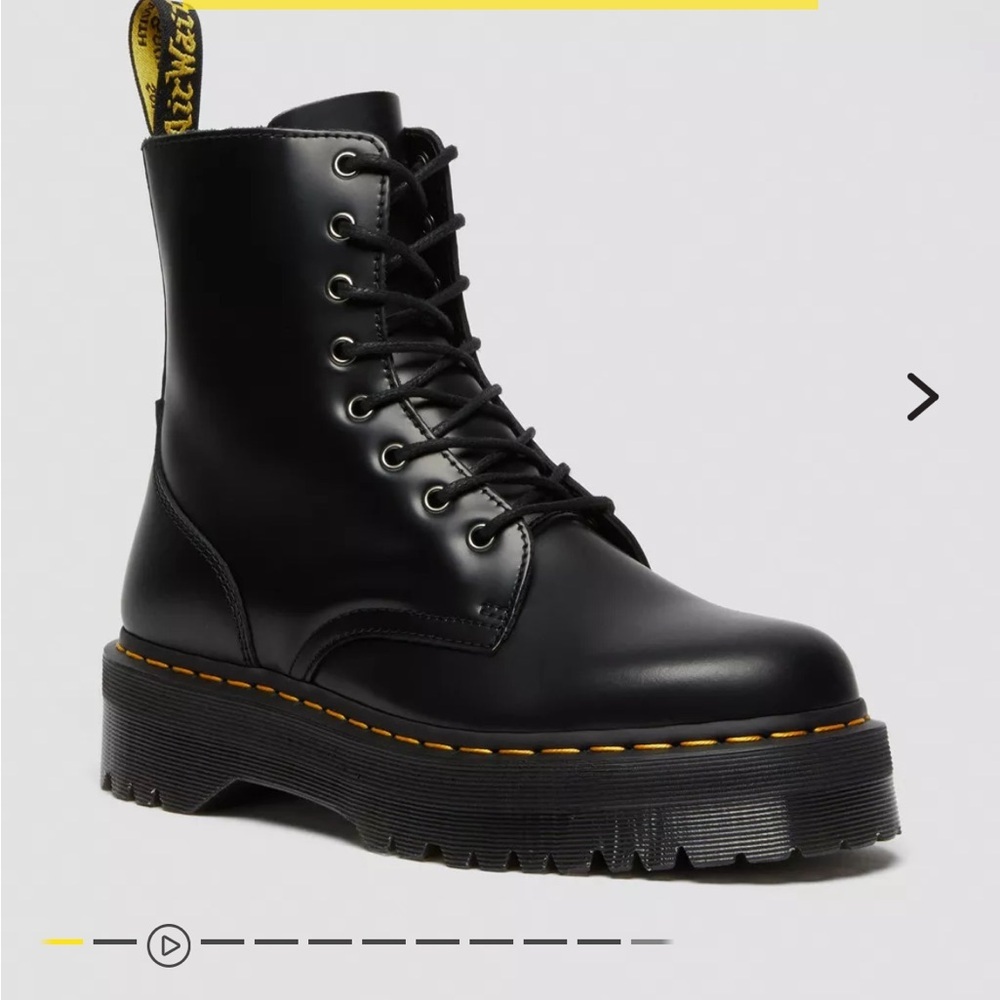 EUC  like new Dr. Martens Platform Jadon Boots. Color is Black. Size 8. Unisex